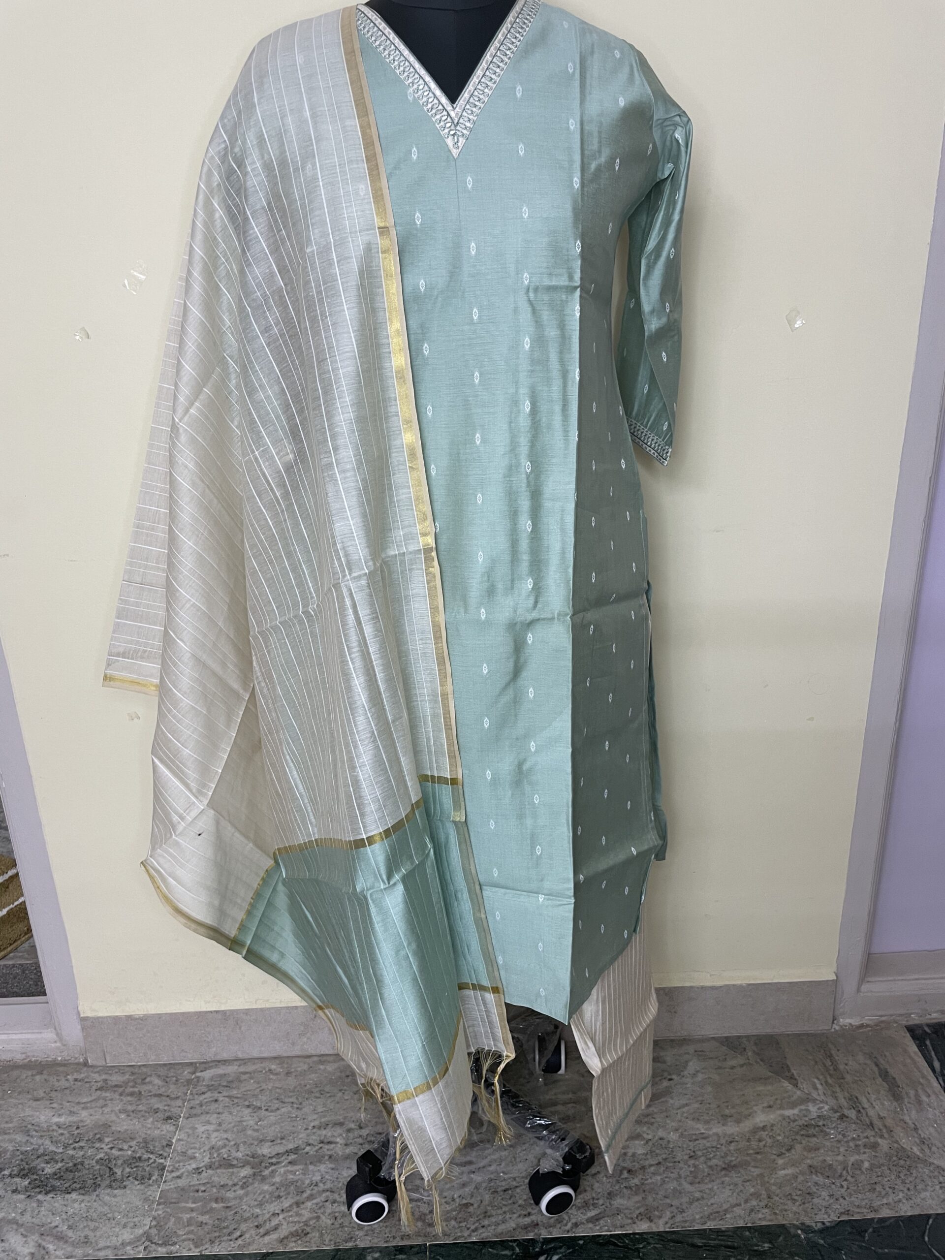 Raw silk 3 piece suit - Image 5